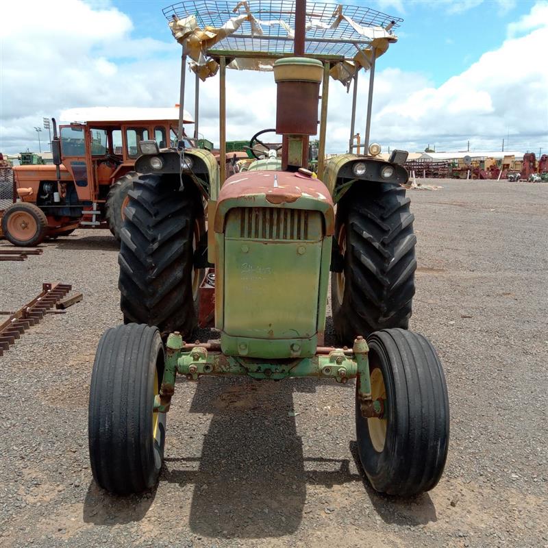 Photo 2. John Deere 4020