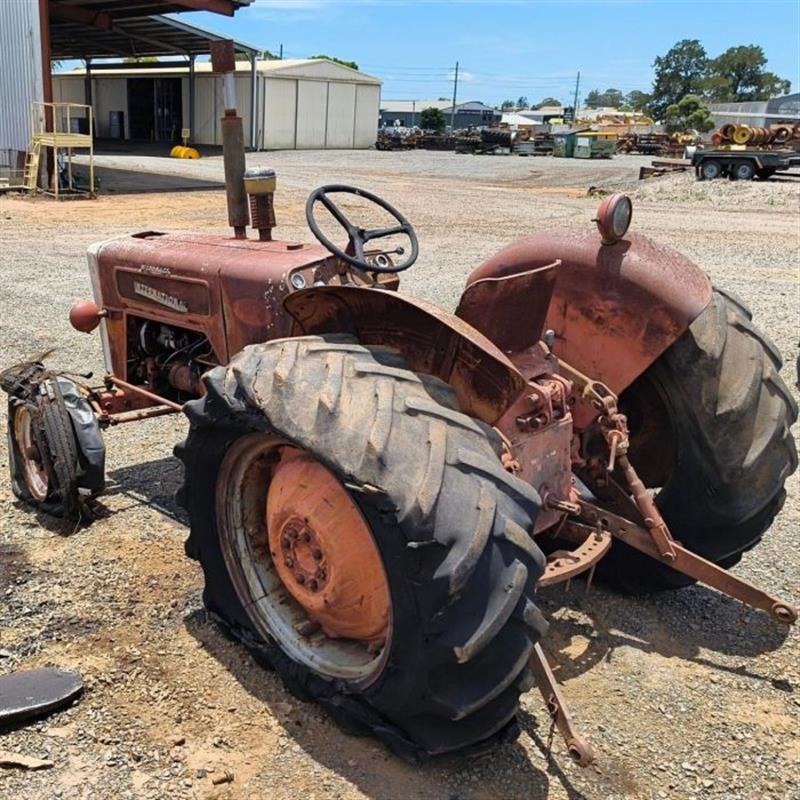International/Case IH 414 tractor