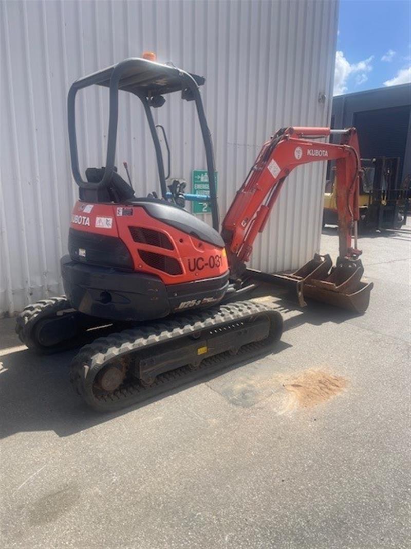 Photo 2. Kubota U25-3 HG Mini Excavator
